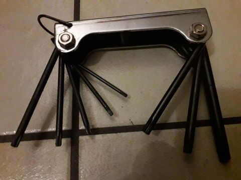 LOT DE CLE EXAGONE. 5 Fr�vent (62)