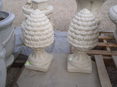 2 PIGNES DE PIN  en pierre ,2  FLEURS DE LYS POUR PILIER 150 Boucagn�res (32)