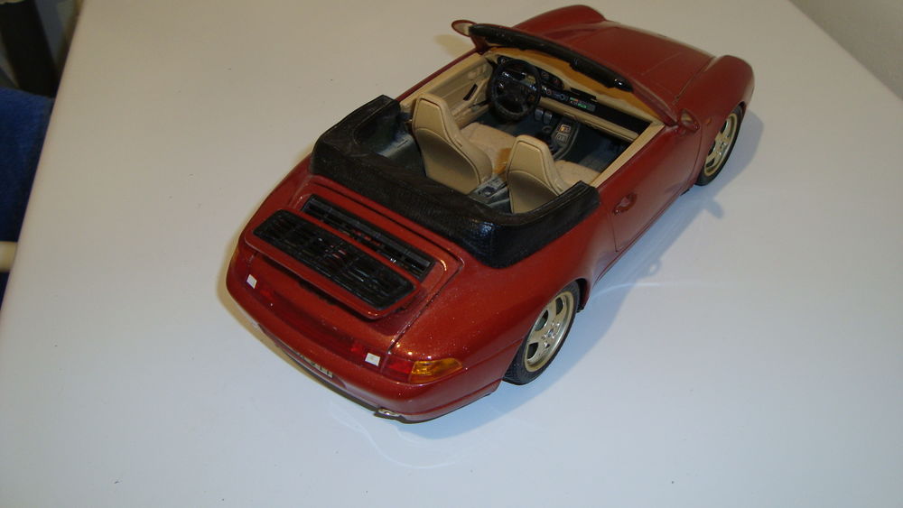 Porsche 911 Cabriolet au 1/18 &egrave; Collection Burago 