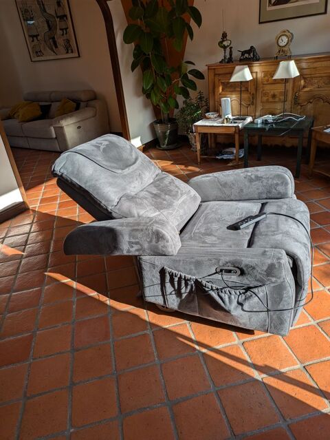 fauteuil releveur roulant �lectrique 700 Poissy (78)