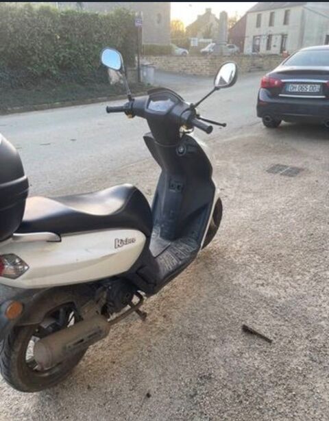 Scooter PEUGEOT 2014 occasion Saint-Judoce 22630