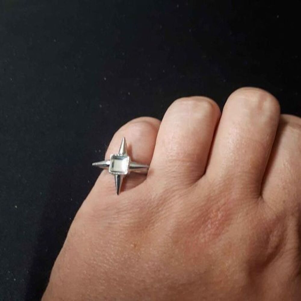 Bague avec 4 piques Bijoux et montres