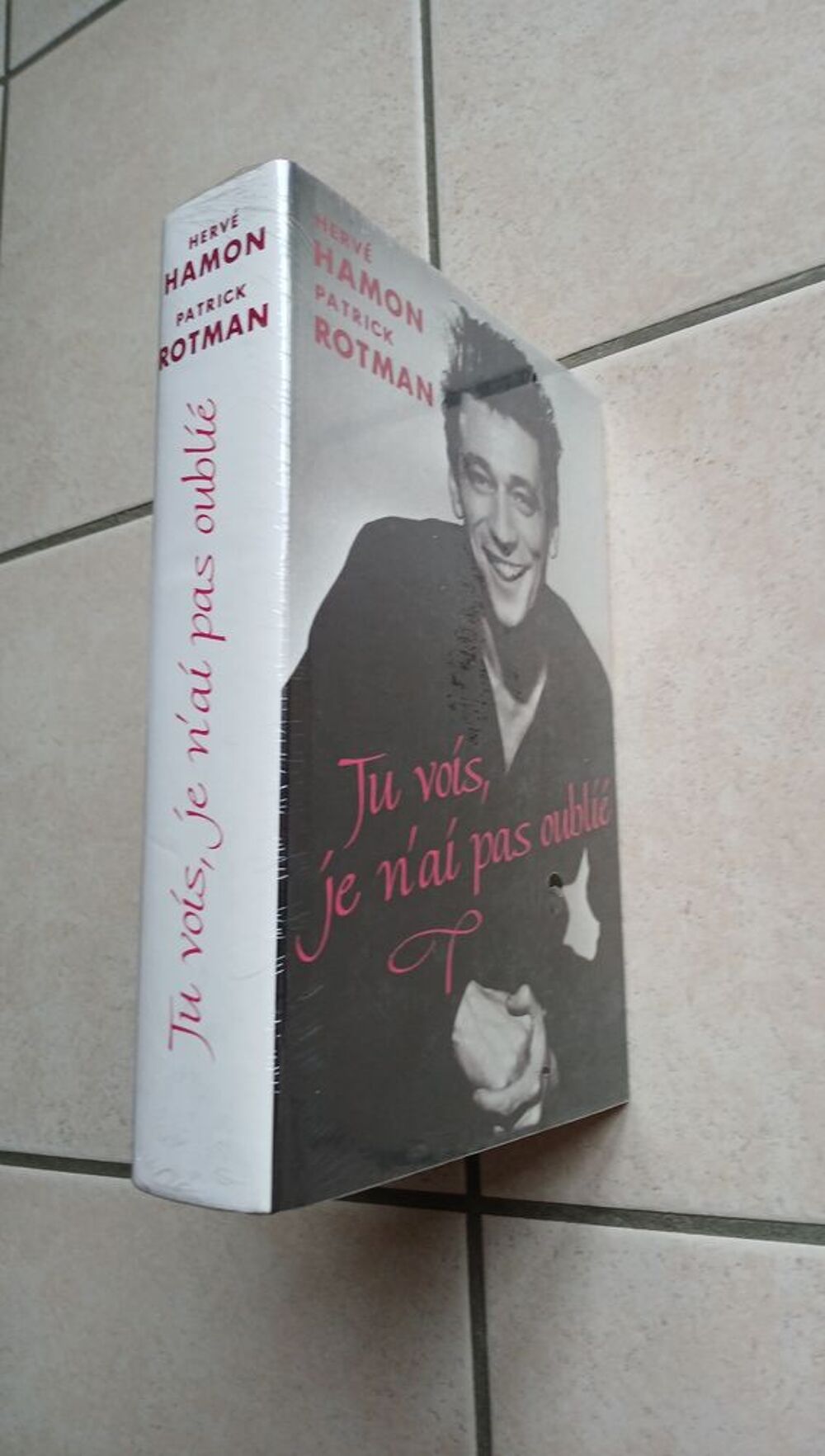 LIVRE YVES MONTAND TU VOIS JE N'AI PAS OUBLIE Livres et BD
