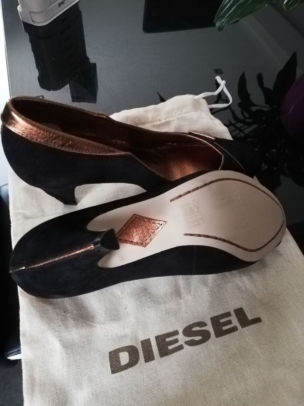 Escarpins neufs point. 36
DIESEL
Chaussures