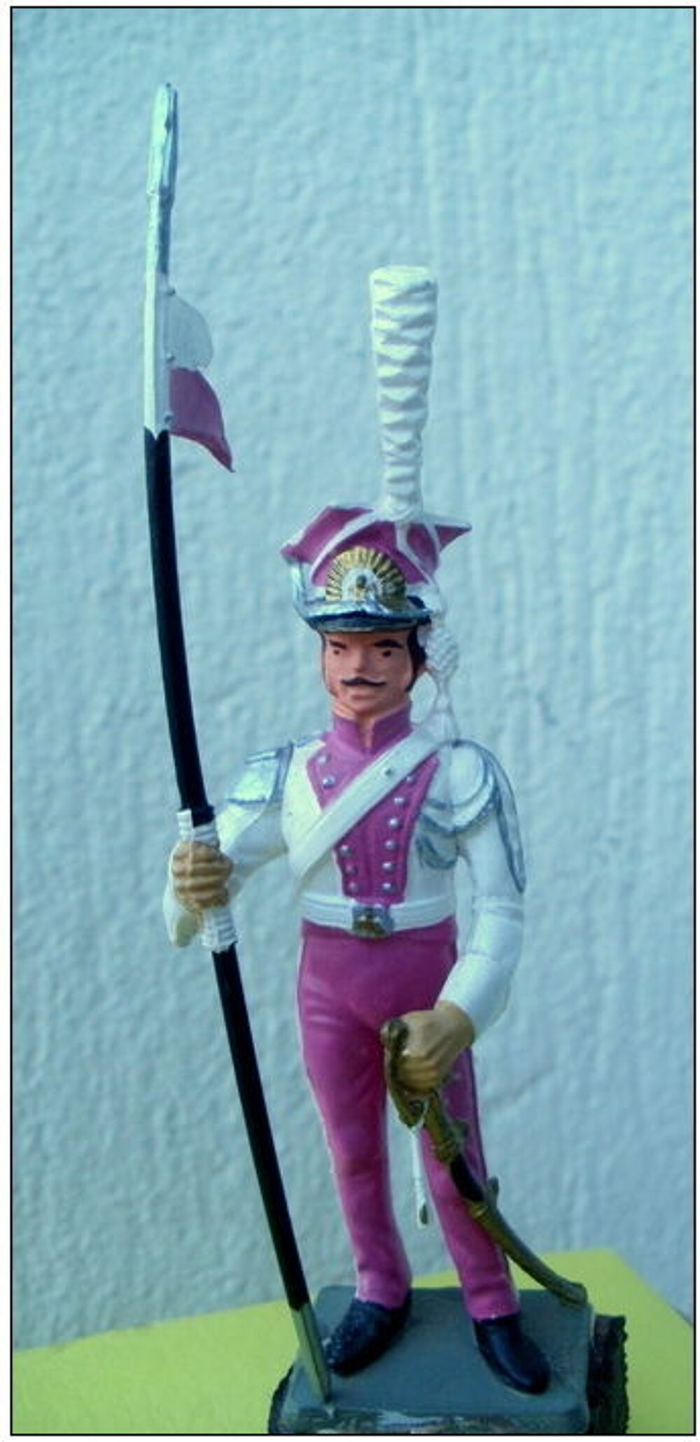 Figurine soldat porte drapeau, porte &eacute;tendard 