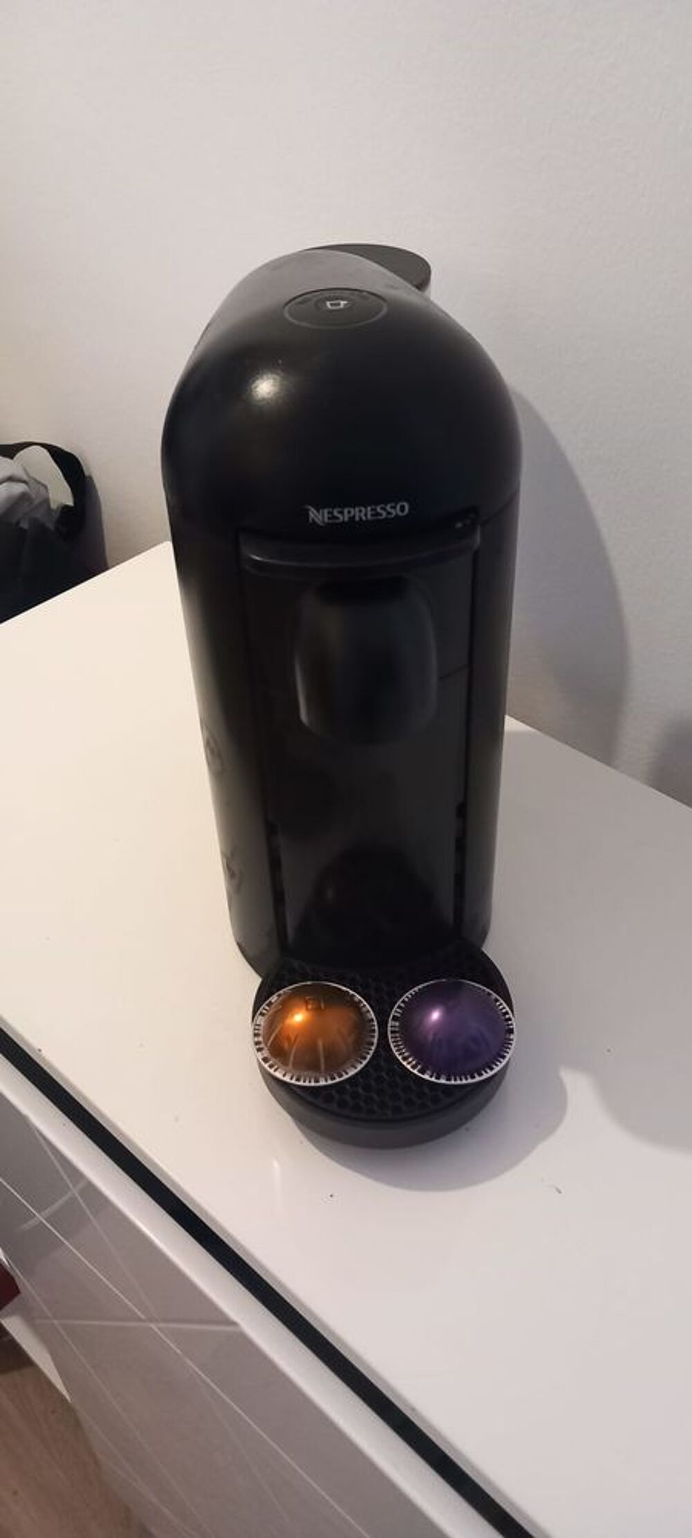 Nepresso vertuo dosette noir en parfait etat Electroménager
