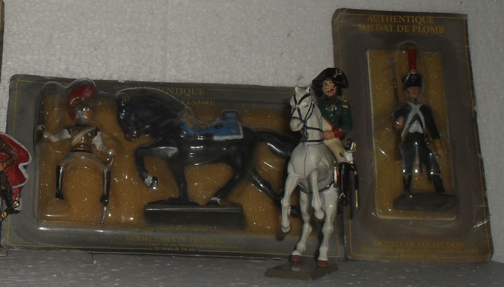 Napol&eacute;on &agrave; cheval+5 soldats de Plomb 1er Empire. 