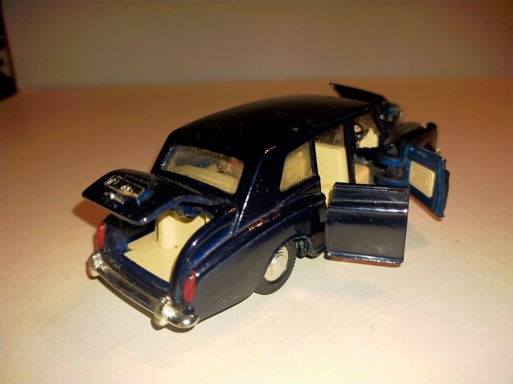 DINKY TOYS (meccano) Rolls Royce Phantom V
