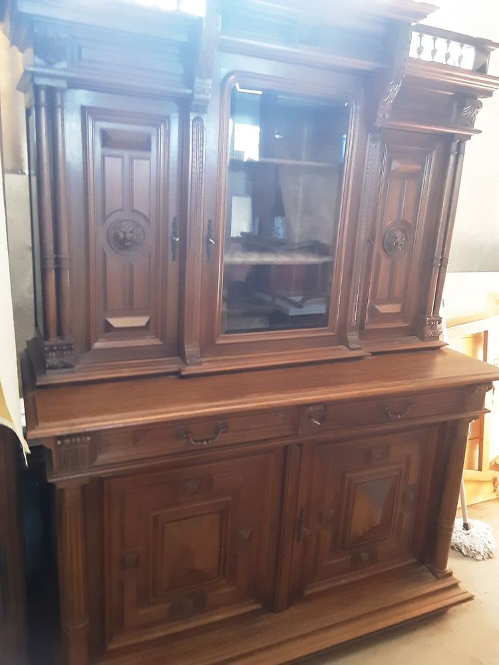 buffet de salle &agrave; manger avec table et chaises Meubles