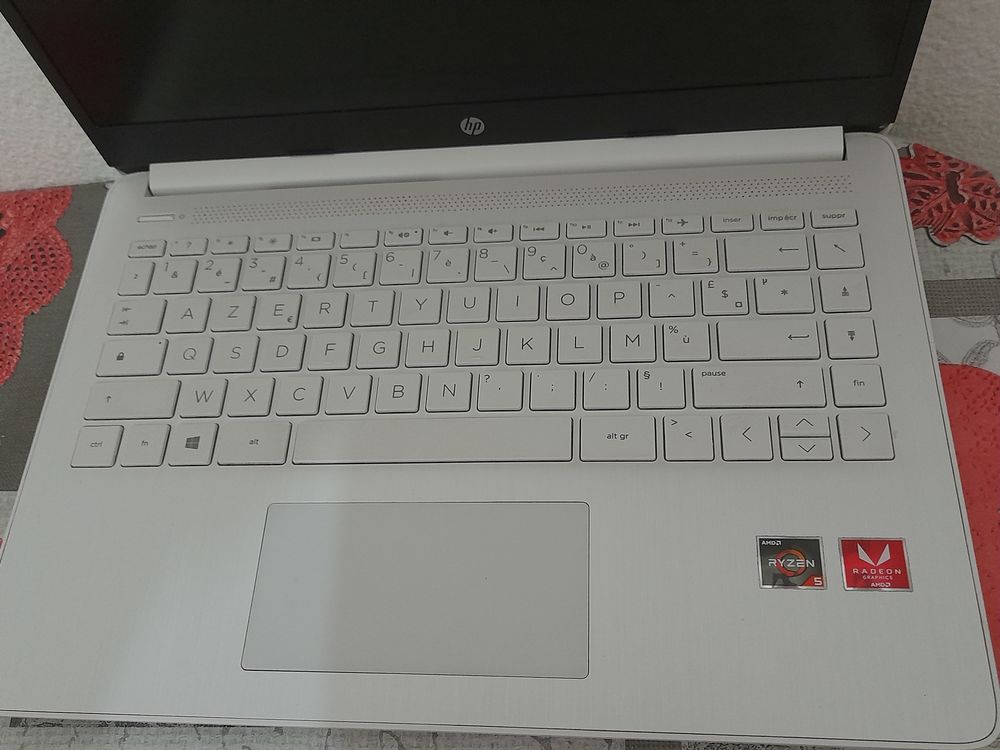 PC PORTABLE HP LAPTOP 14s Matériel informatique