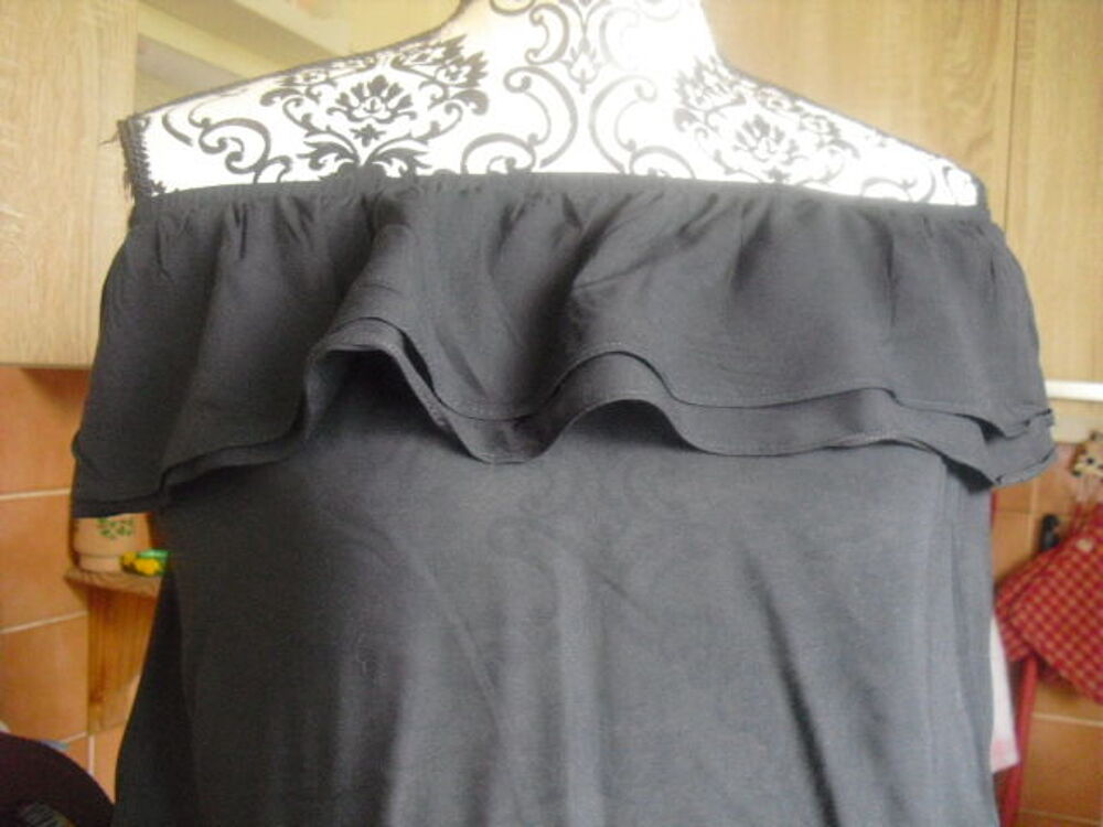 TOP double volants noir NEUF NAF NAF TAILLE 36 Vêtements
