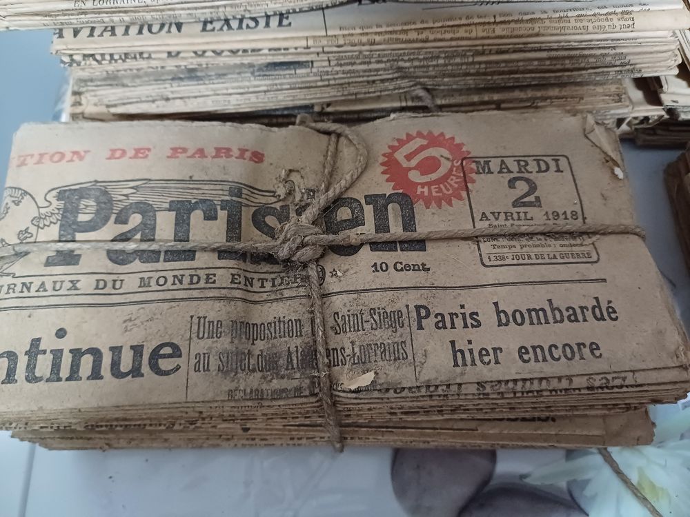 Vieux journaux datant de 1914 ..... Livres et BD