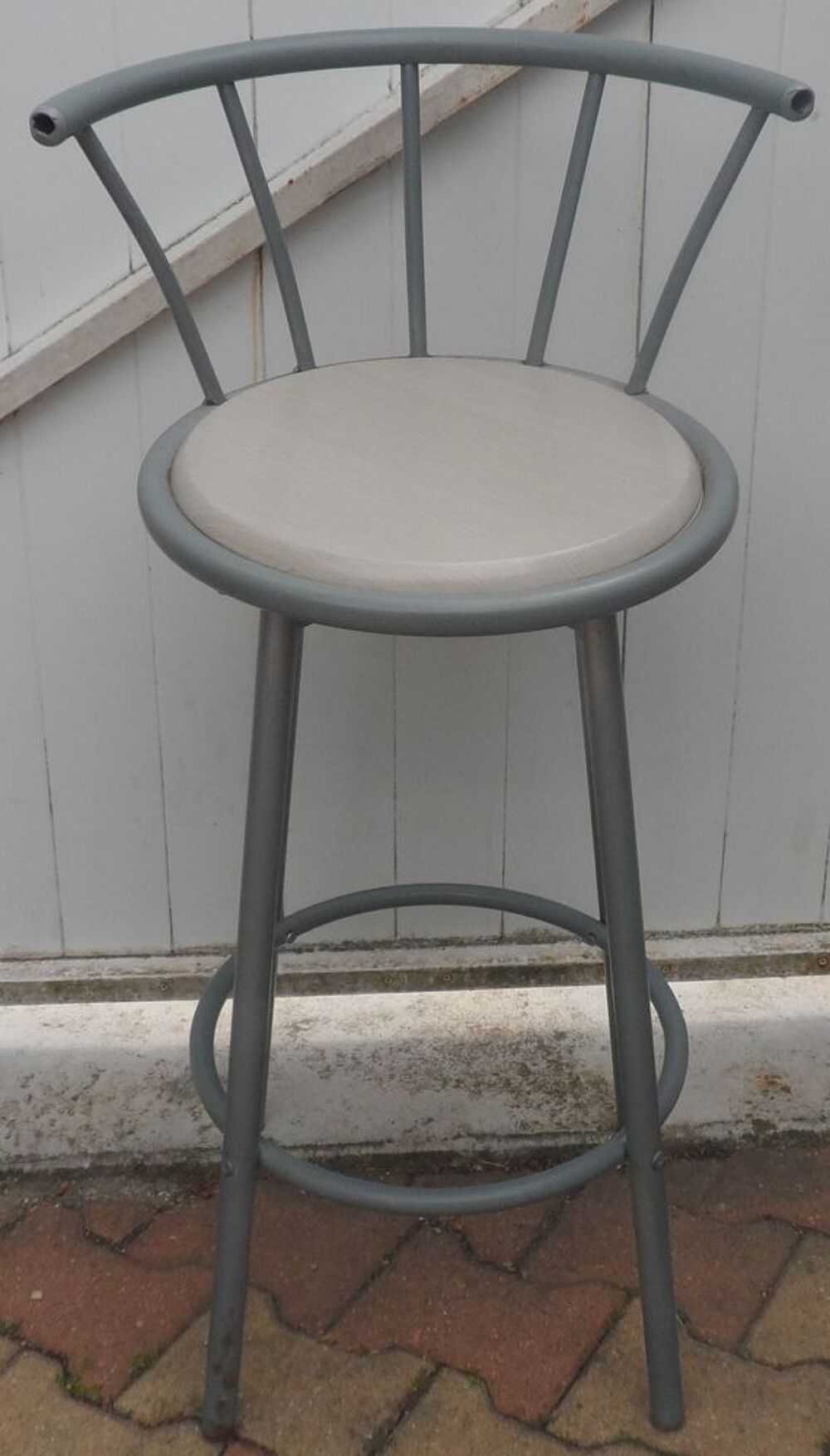 2 Chaises hautes m&eacute;tal assise en bois tournant sur roulement Cuisine