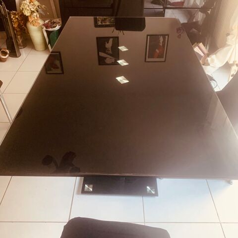 Belle table en verre et pieds inox
90 x 160 H 75cm
Tremblay-en-France (93)