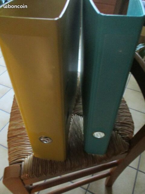 Diffrents classeurs  leviers plastifies coins renforcs
0 Mrignies (59)