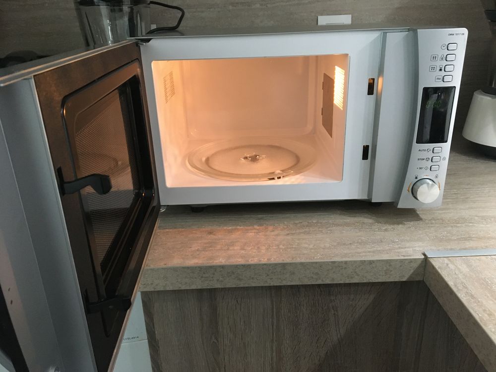 Micro-onde Candy CMW 7217
Electroménager