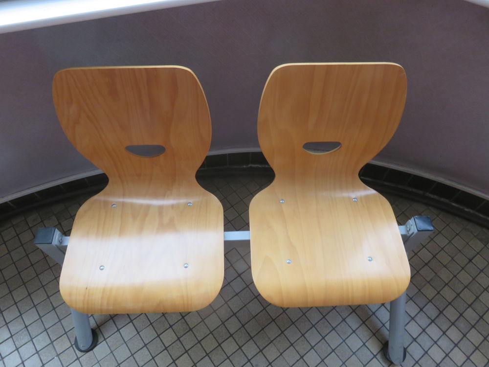 2 chaises fixes sur poutre m&eacute;tallique Meubles