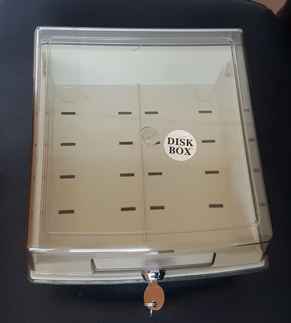 COFFRET PLASTIC AVEC SERRURE Electroménager