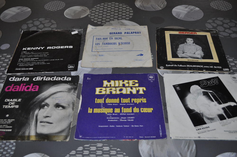 Lot de 45 tours vinyles avec &quot;Michel Delpech&quot; CD et vinyles