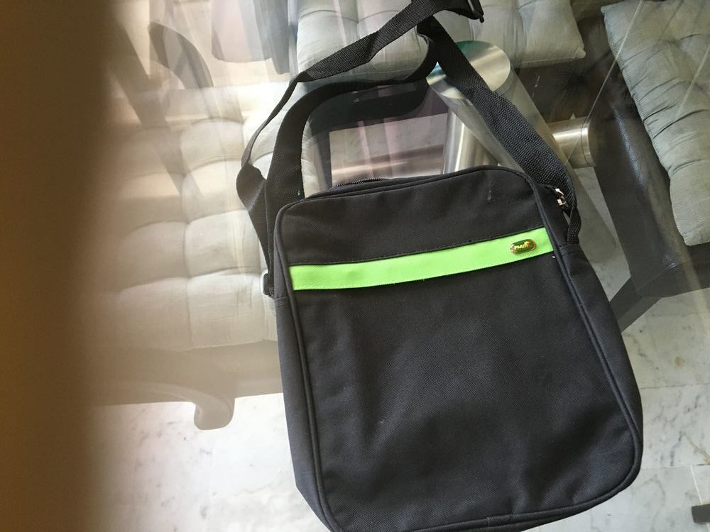 pochette et sacoche d'ordinateur avec logo...PMU (officiel) Maroquinerie