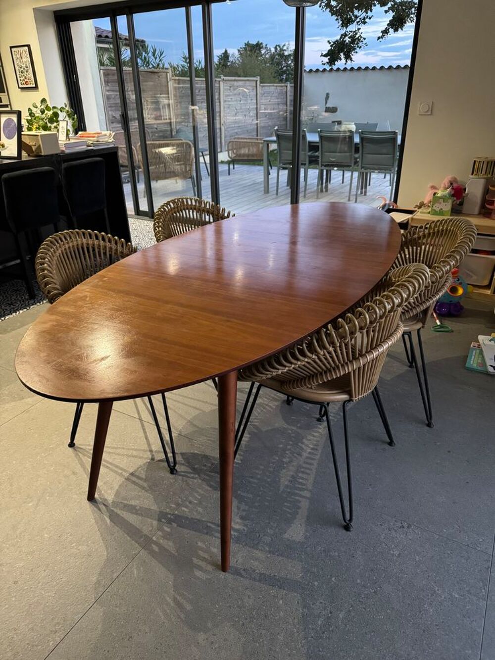 Table ovale en noyer 
La redoute Meubles