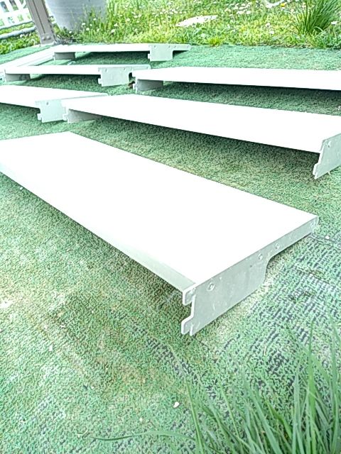 2 ENSEMBLES D'ETAGERES METALLIQUES Mazan (84)