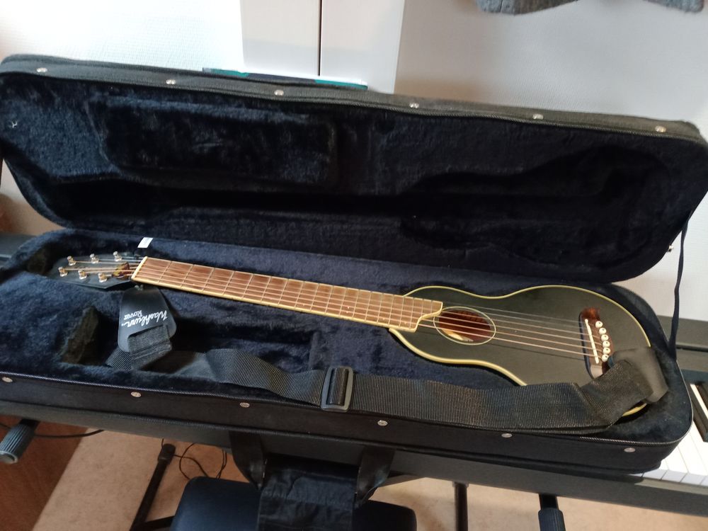 guitare de voyage Washburn Rover RO10B noire Instruments de musique