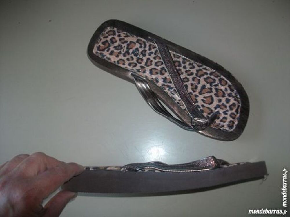 Paires de Tongs dor&eacute;s pt 38 -neuves- &agrave; 2,50 € Chaussures