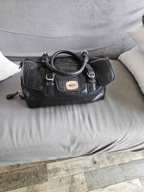 sac �  main en cuir noir. Marque Arthur et Aston. Neuve. 80 Morhange (57)