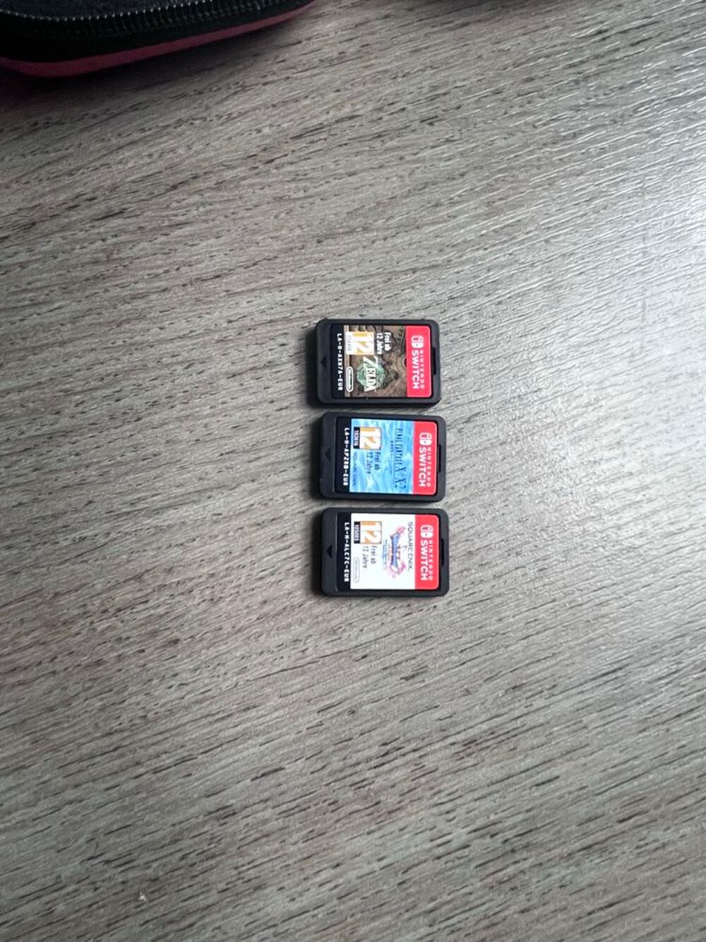 Nintendo Switch Lite �" Tr&egrave;s bon &eacute;tat + Etui + Chargeur + 3 jeux d&eacute;mat&eacute;rialis&eacute;s Consoles et jeux vid�os