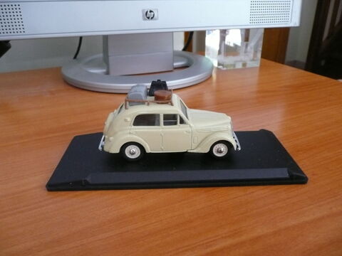 Voiture miniature 1/43 Renault Juva 4 Berline 20 Saint-Symphorien-d'Ozon (69)