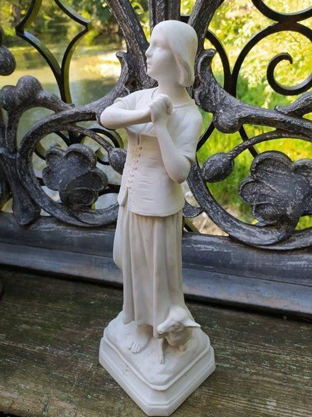 Ancienne Statue Jeanne d'Arc en Biscuit Porcelaine Fleur Lys 