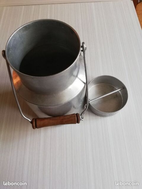 BOITE A LAIT 10 Combs-la-Ville (77)
