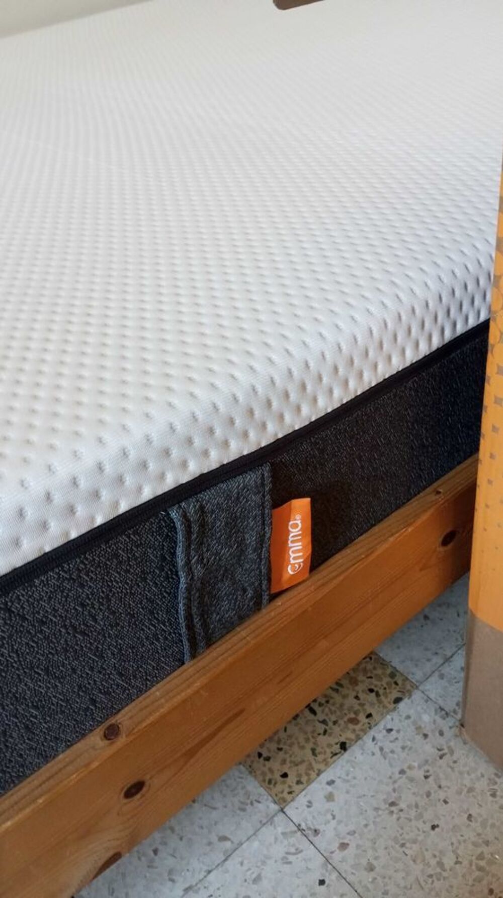 Matelas Emma &eacute;tat neuf. Meubles