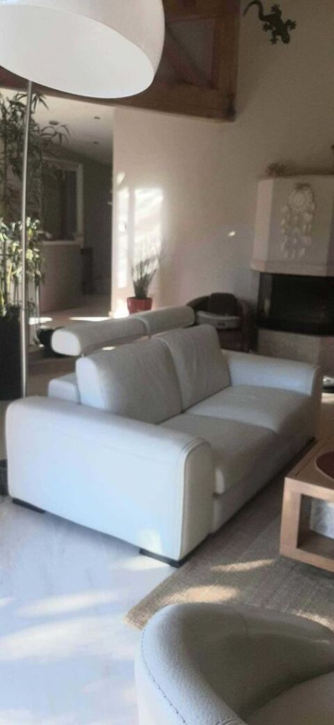 1 ou 2 canap� en cuir 600 La Farl�de (83)