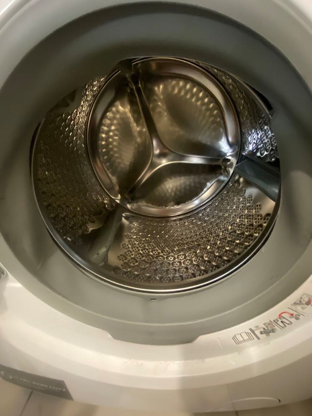 Lavante / s&eacute;chante AEG 9KG (L7WBR962E)
Electroménager