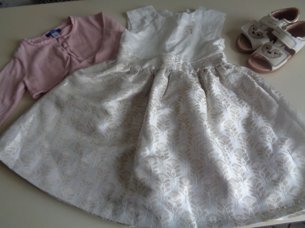 Robe et gilet
Vêtements enfants