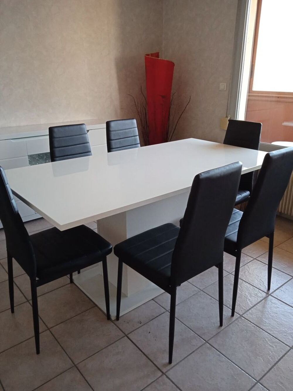 Table &agrave; manger + chaises + buffet Meubles
