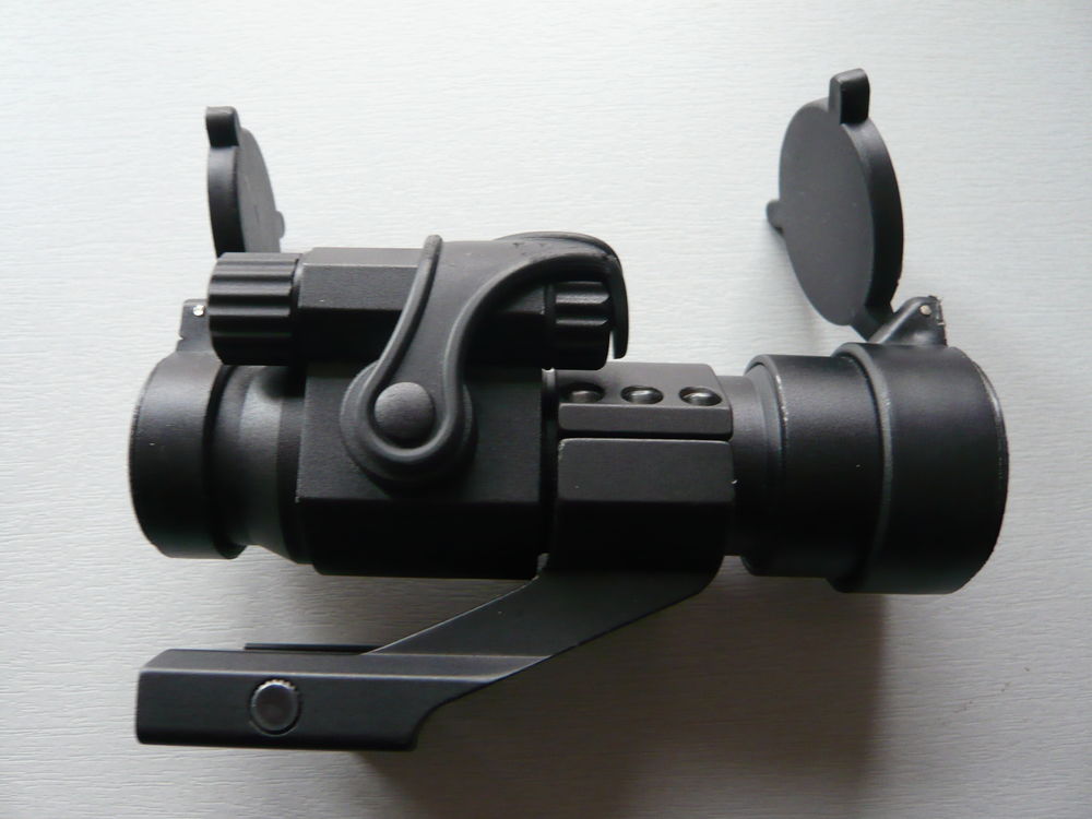LUNETTE DE VIS&Eacute;E RED HOT SWISS ARM PARFAIT &Eacute;TAT Sports