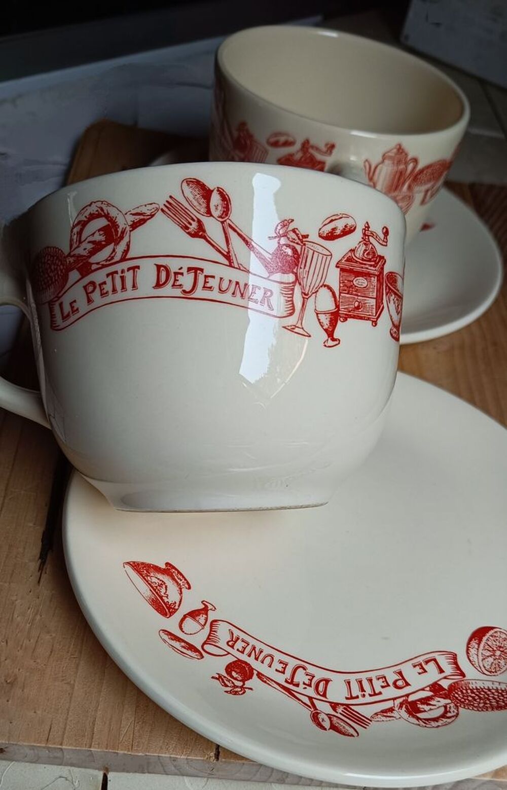 Tasses avec soucoupes Cuisine