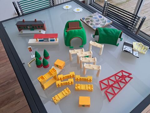 Des �l�ments du train Tomy 7426, super set
de chez Tomica Wo Bordeaux (33)