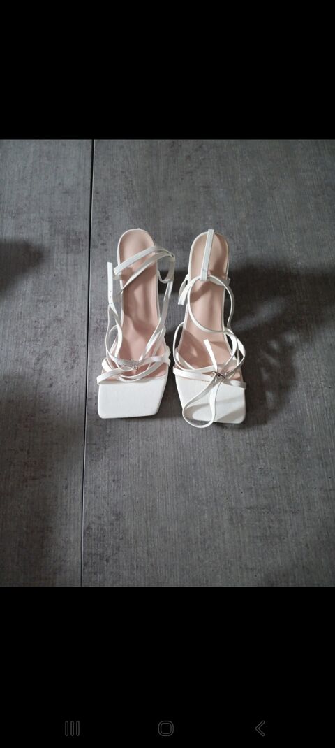 Sandales � talons femme 10 Bavay (59)