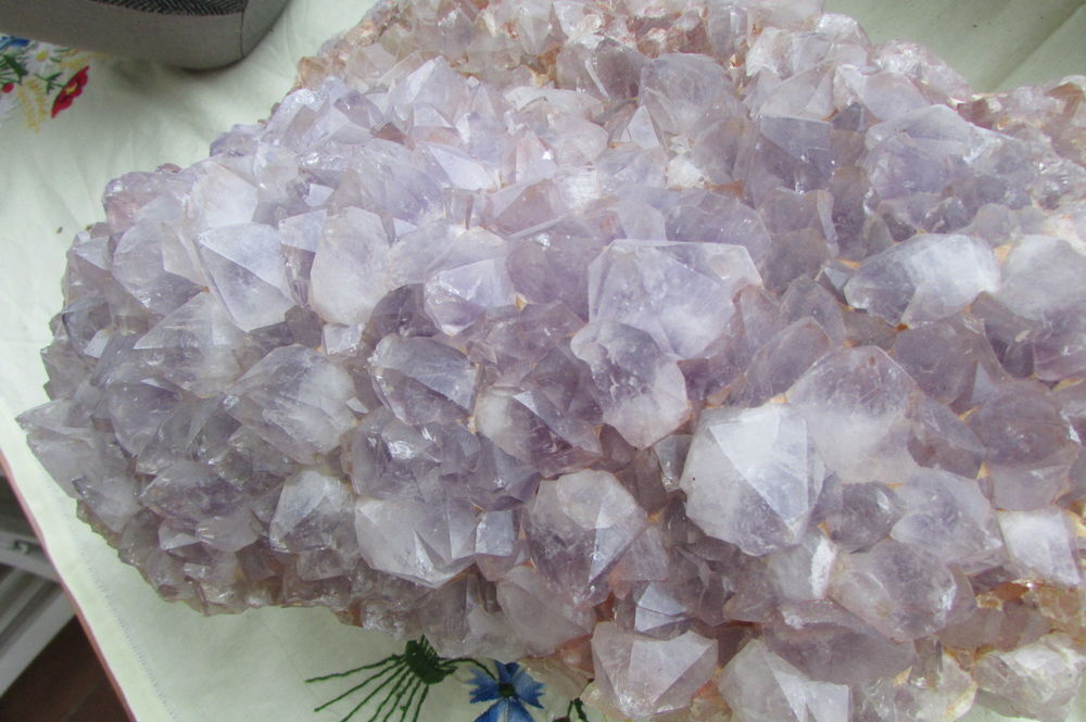 Grosse G&eacute;ode de Madagascar , Am&eacute;thyste de 8,5 kg Bijoux et montres