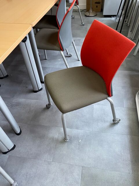 Chaise de bureau moderne rouge et taupe 15 Paris 14 (75)