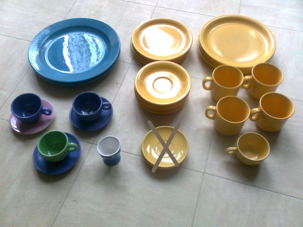 assiettes, tasses, soucoupes color&eacute;es - zoe Cuisine