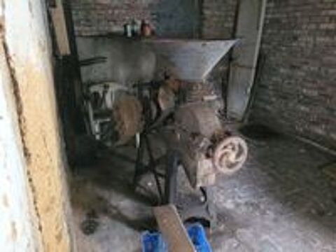   Broyeur  grains agricole ancien  