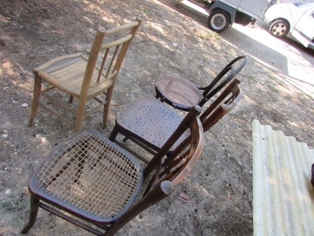lot de 4 chaises bois anciennes diff&eacute;rentes conceptions Meubles