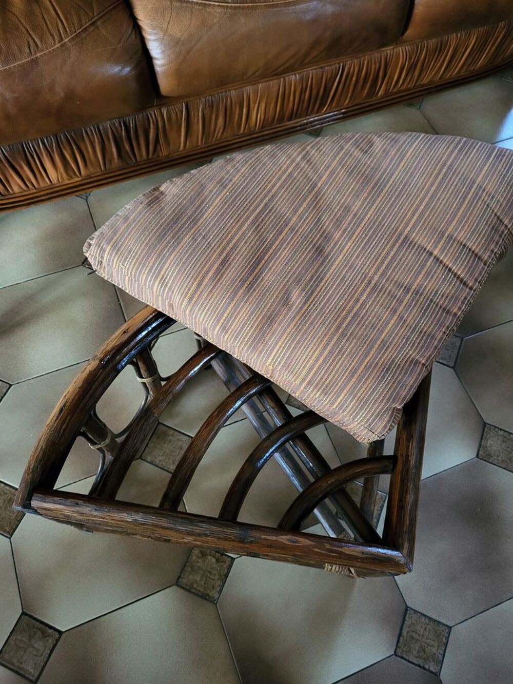 4 poufs rotin impeccables Meubles