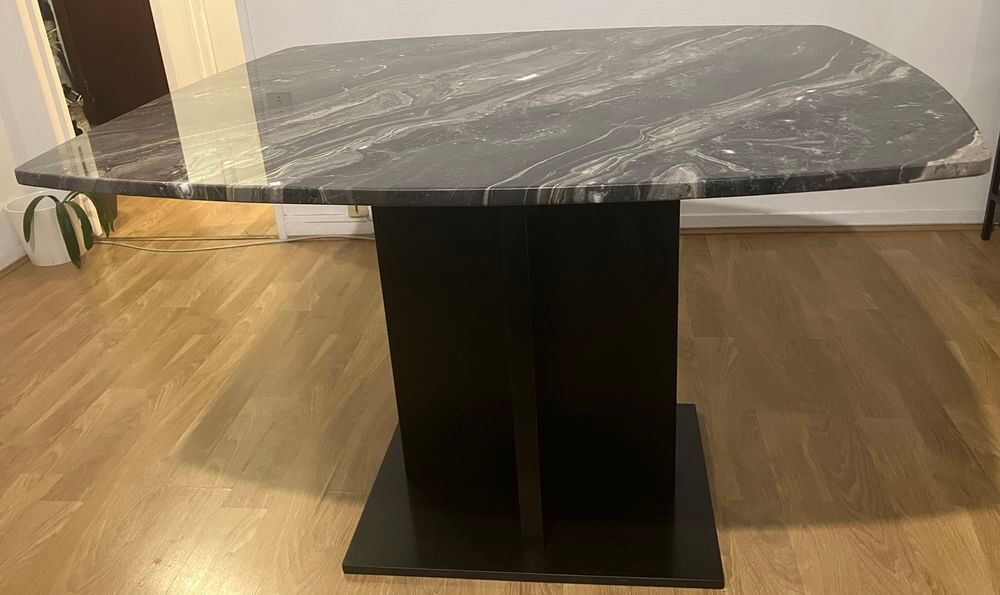 Table &agrave; manger en marbre Meubles