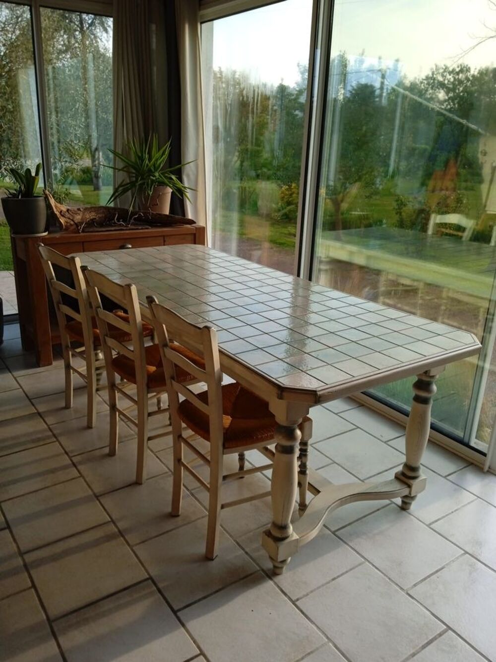 Table et 6 chaises Meubles